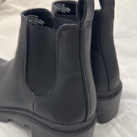Steve Madden ankle boots size 8. - Picture 8 of 10